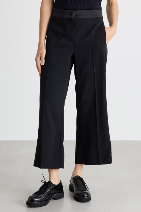 Pantalone cropped con bande in raso