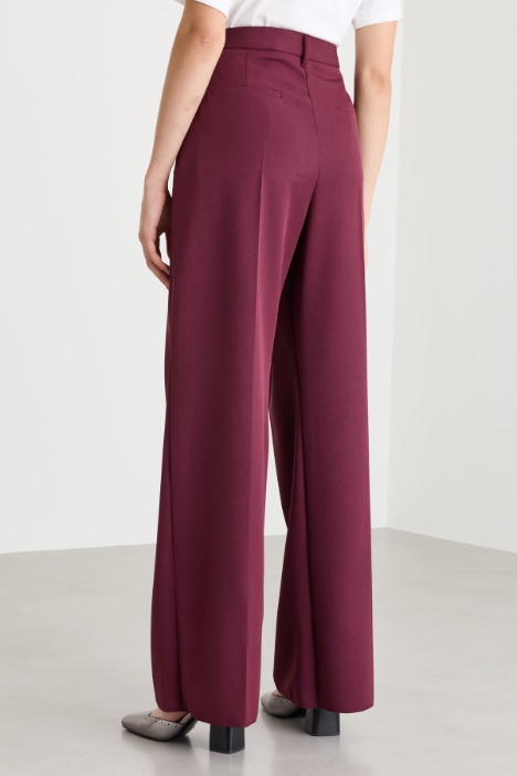 Pantalone ampio in tela con pinces