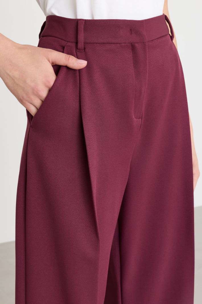Wide-leg pleated canvas trousers -  BORDEAUX - Intrend - 3