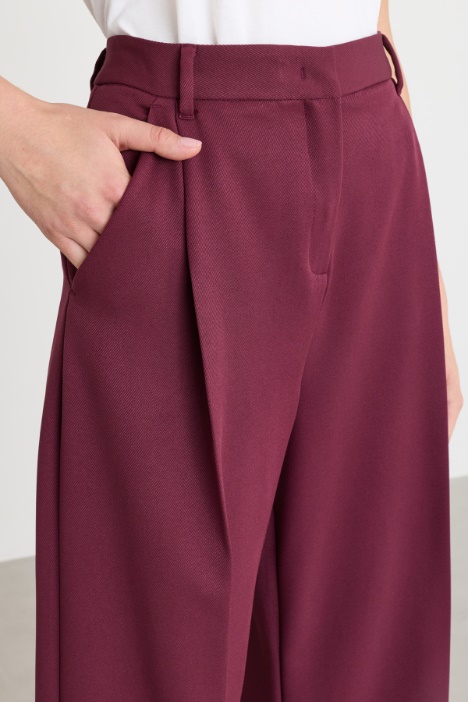 Pantalone ampio in tela con pinces