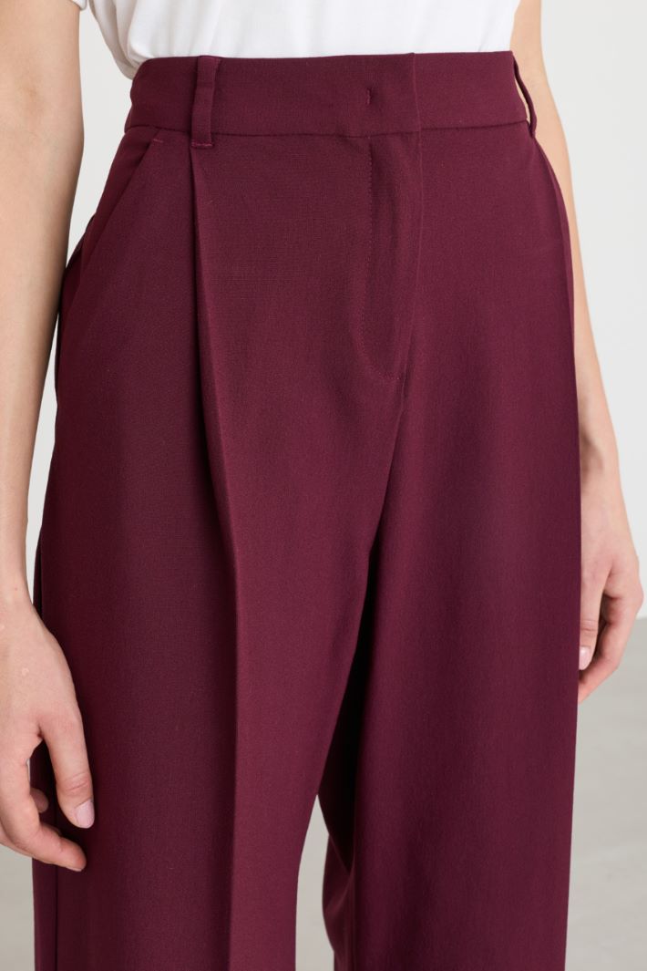 Pleated canvas trousers - BORDEAUX - Intrend - 3