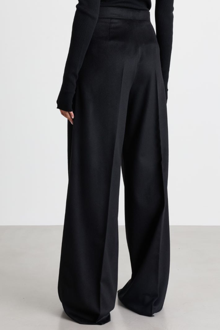 Palazzo trousers in lightweight drapé - BLACK - Intrend - 4