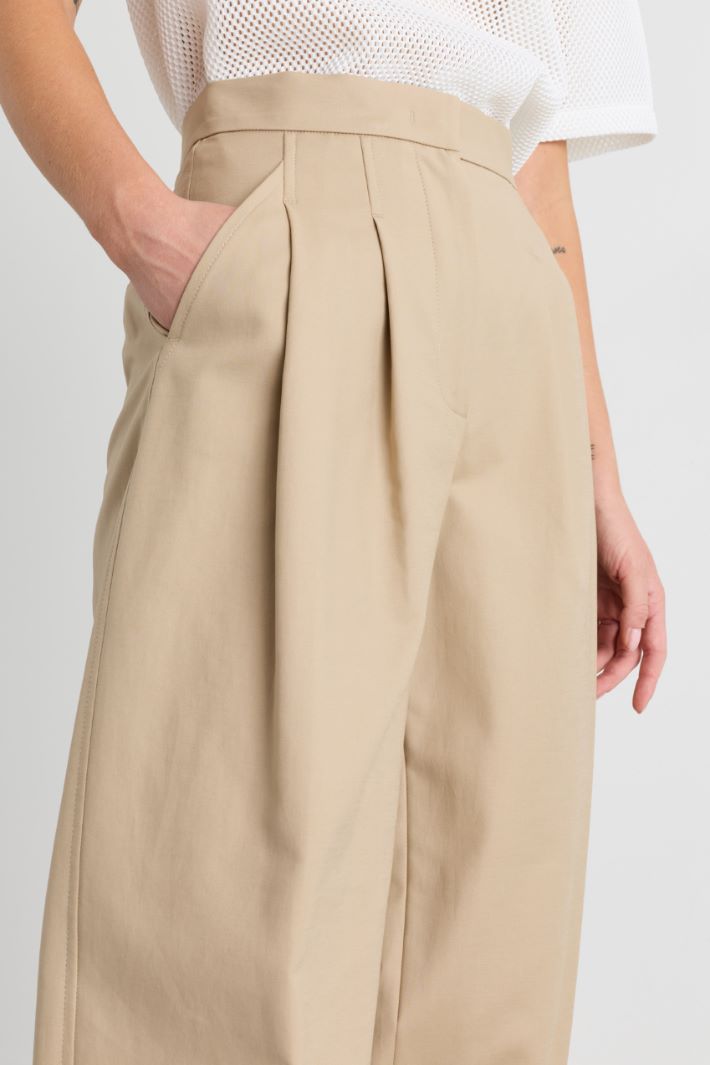 Pantalón carrot con pinzas en la cintura - BEIGE - Intrend - 3