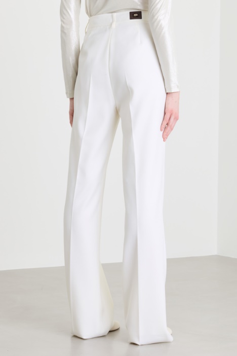 Pantalone in gabardina di lana con pinces