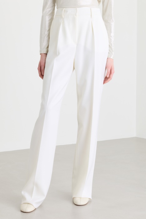 Pantalone in gabardina di lana con pinces