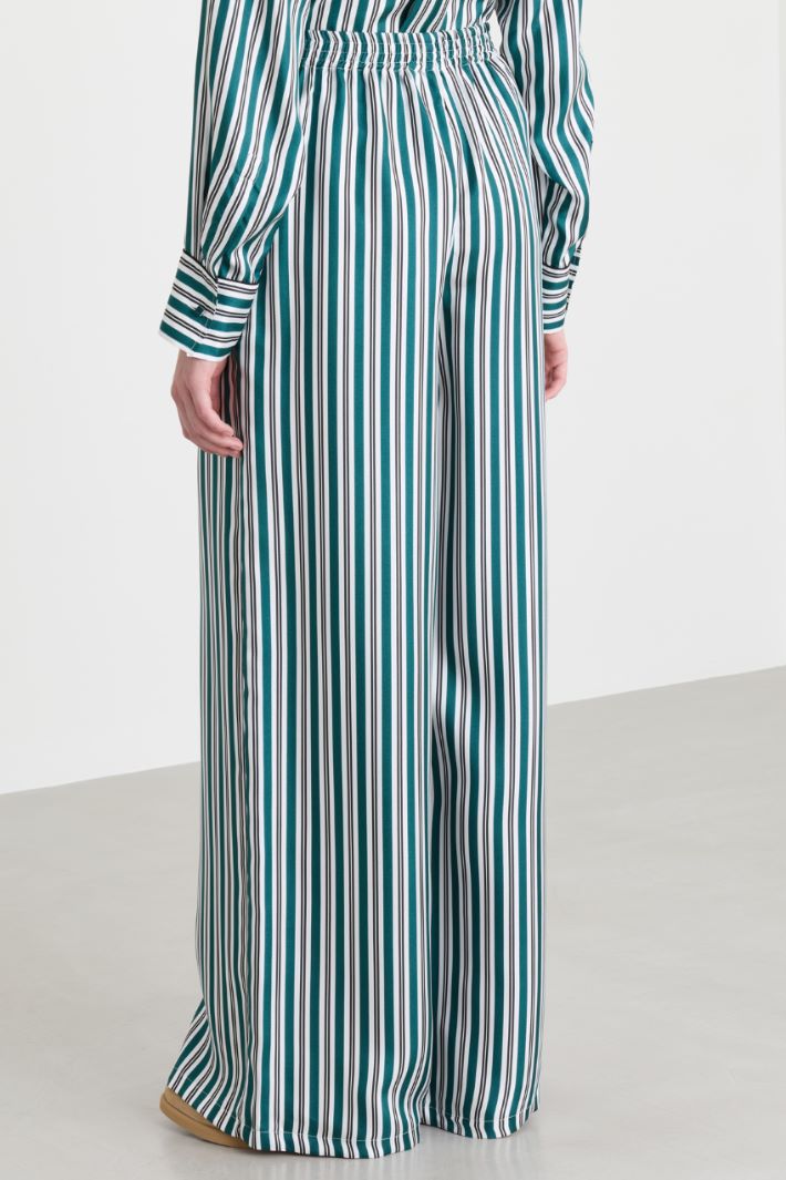 Wide-leg trousers with an elasticated waist - GREEN WHITE BLACK - Intrend - 4