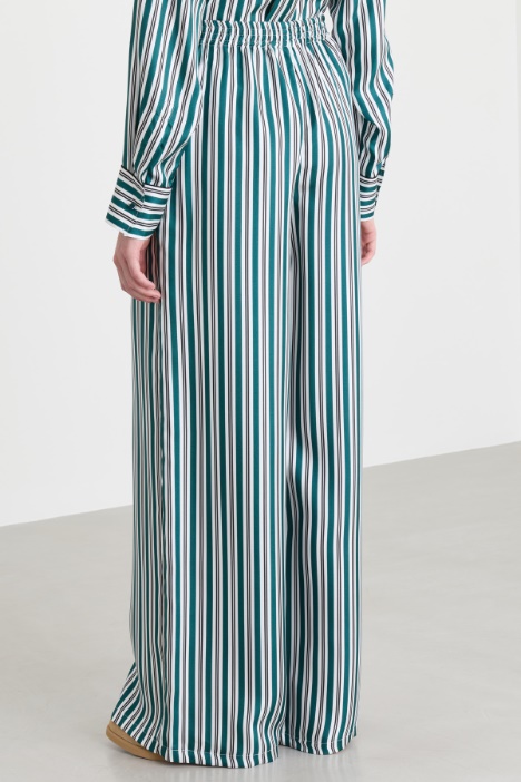 Pantalone largo in seta stampata con vita elasticizzata