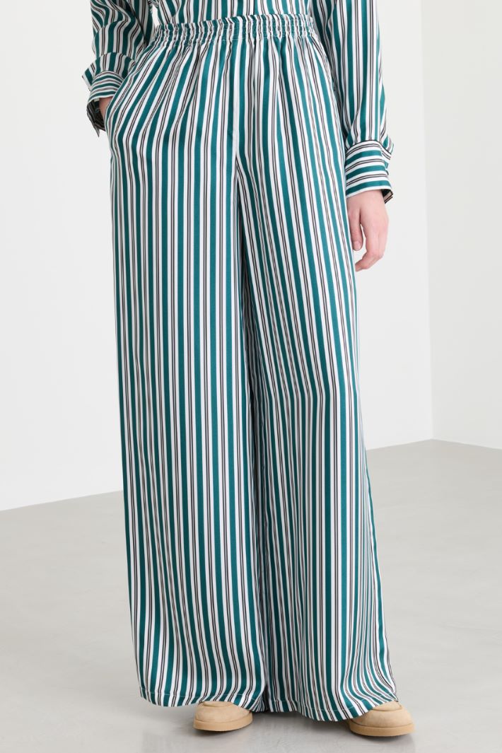 Wide-leg trousers with an elasticated waist - GREEN WHITE BLACK - Intrend - 2