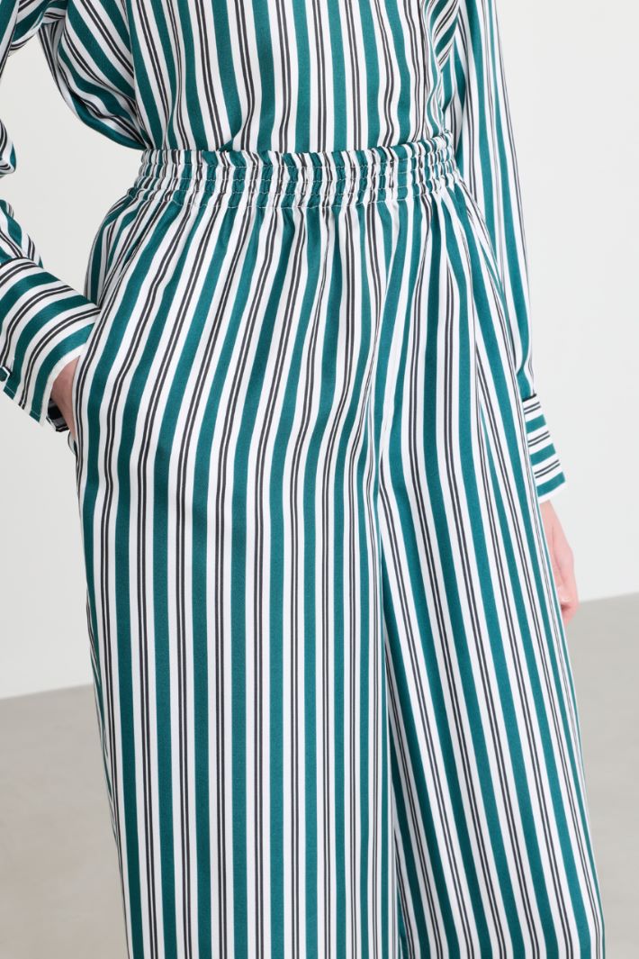 Wide-leg trousers with an elasticated waist - GREEN WHITE BLACK - Intrend - 3