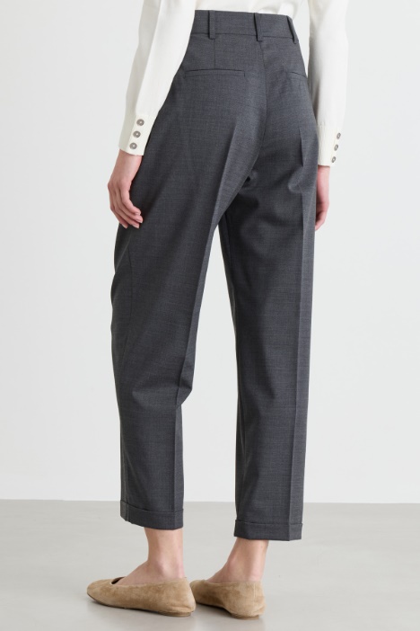 Pantaloni carrot in twill