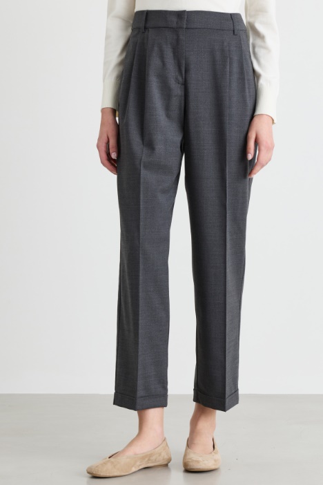 Pantaloni carrot in twill
