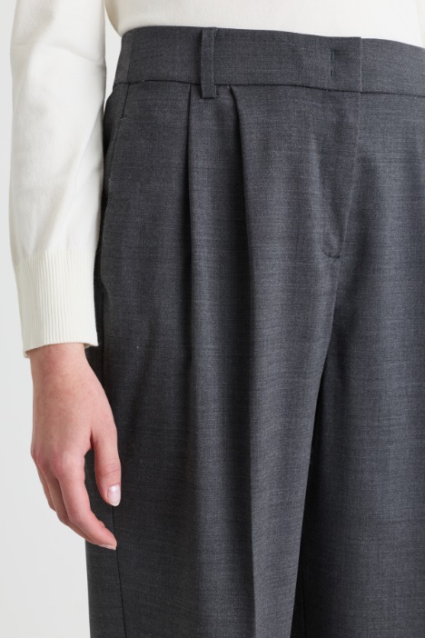 Pantaloni carrot in twill