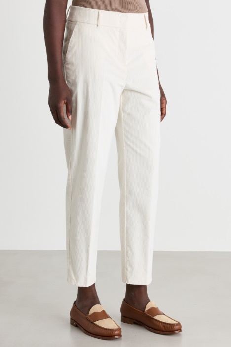 Pantalone carrot fit in velluto di cotone a coste