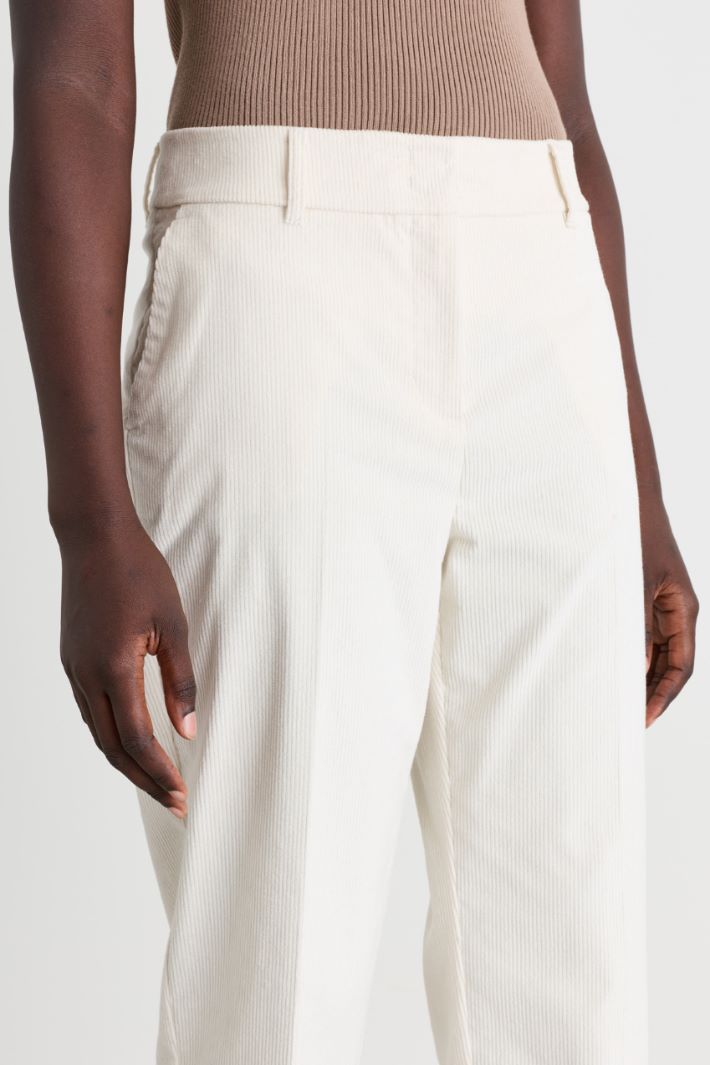 Pantalone carrot fit in velluto - BIANCO - Intrend - 3