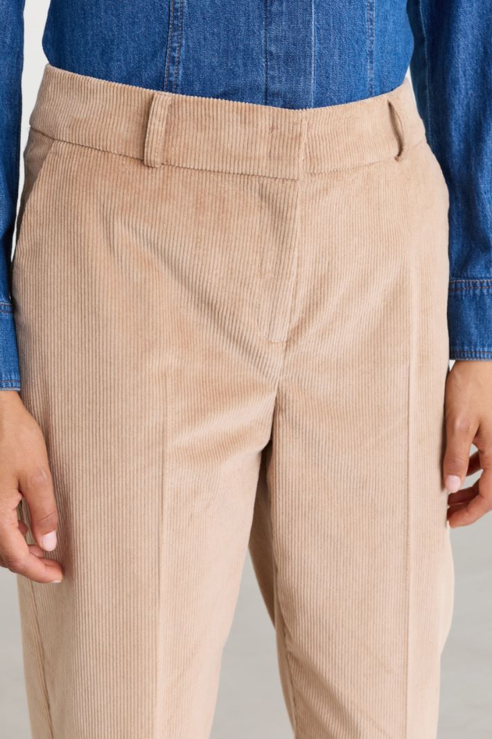 Pantalone carrot fit in velluto - CAMMELLO - Intrend - 3