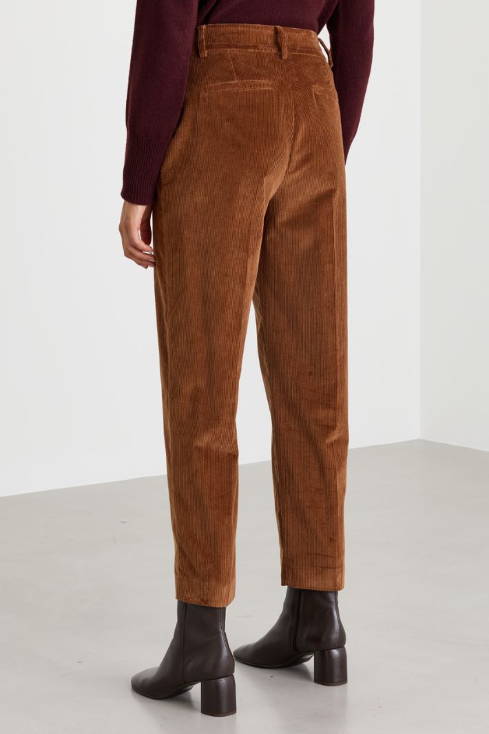 Pantalone carrot fit in velluto - MARRONE - Intrend - 4