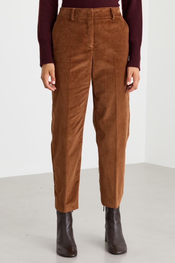 Pantalone carrot fit in velluto - MARRONE - Intrend - 2