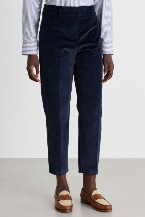 Pantalone carrot fit in velluto di cotone a coste