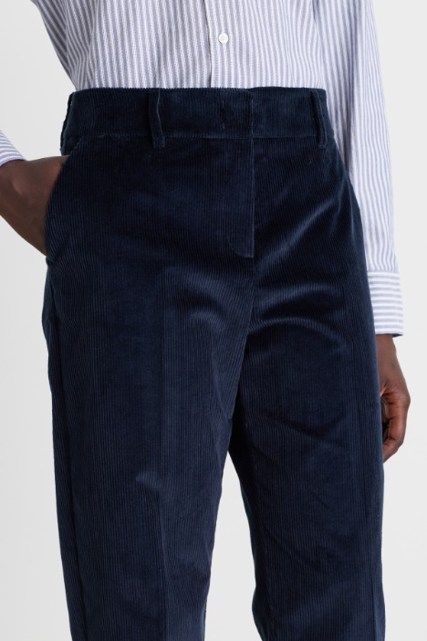 Pantalone carrot fit in velluto di cotone a coste