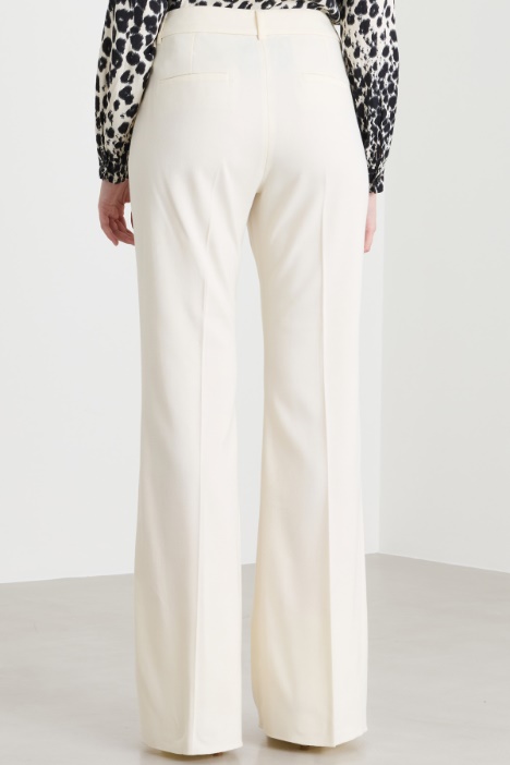 Pantaloni flare fit