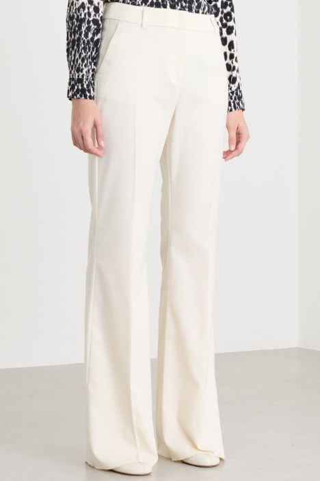 Pantaloni flare fit