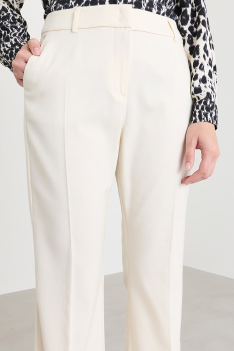 Pantaloni flare fit
