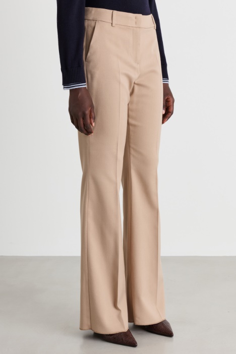 Pantaloni flare fit