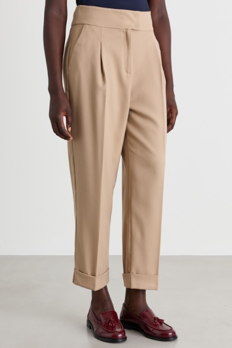 Pantalone carrot fit con risvolto al fondo