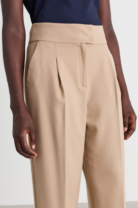 Pantalone carrot fit con risvolto al fondo