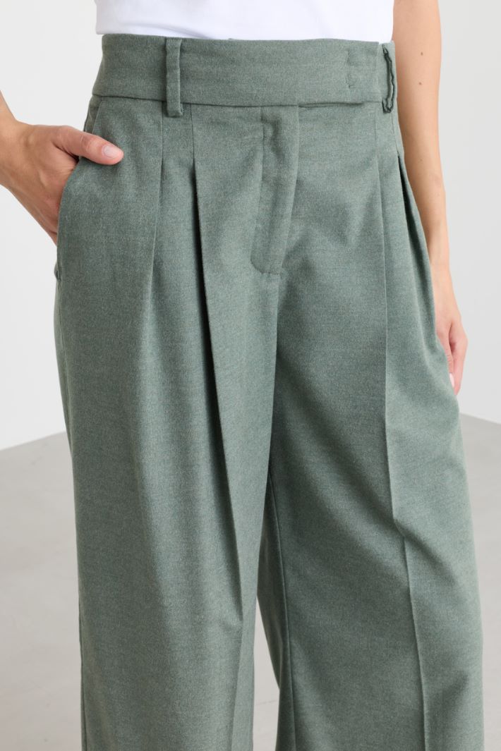 Wide-leg trousers with double pleats - GREEN - Intrend - 3