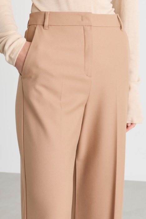 Pantalone ampio in twill stretch