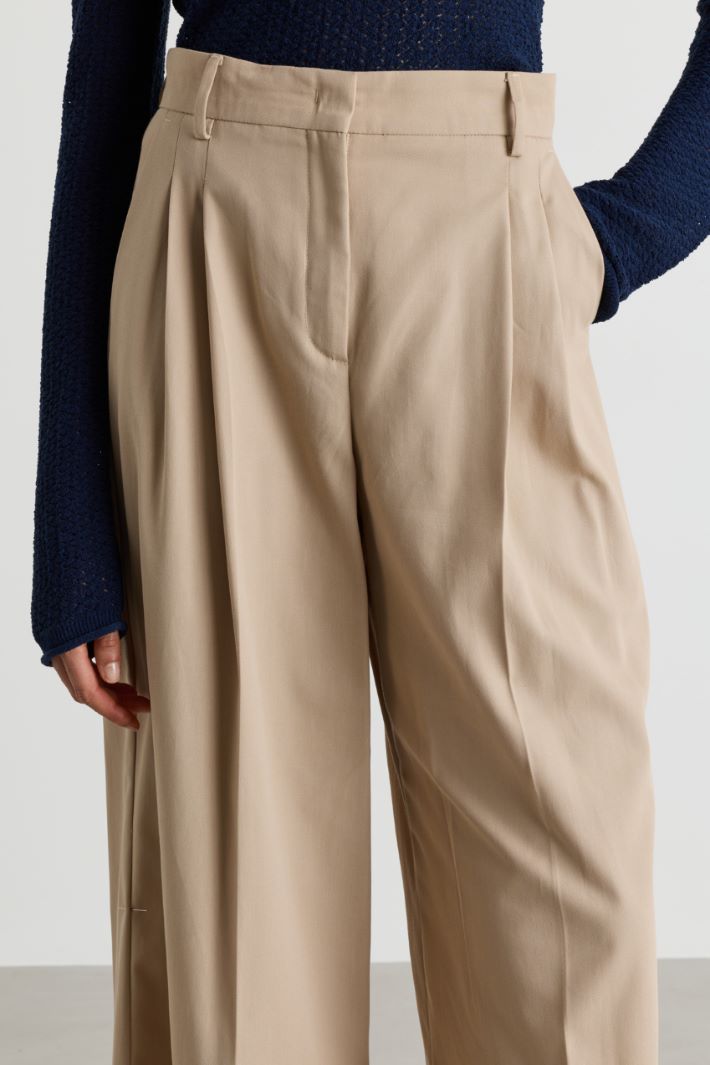 Double-pleat cropped trousers - BEIGE - Intrend - 3