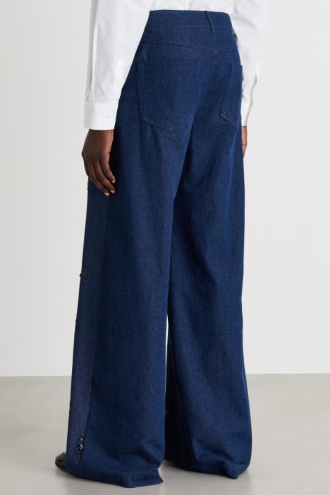 Jeans con ricami