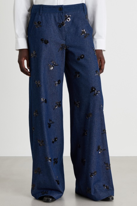 Jeans con ricami