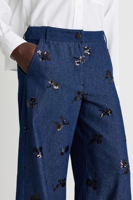 Jeans con ricami