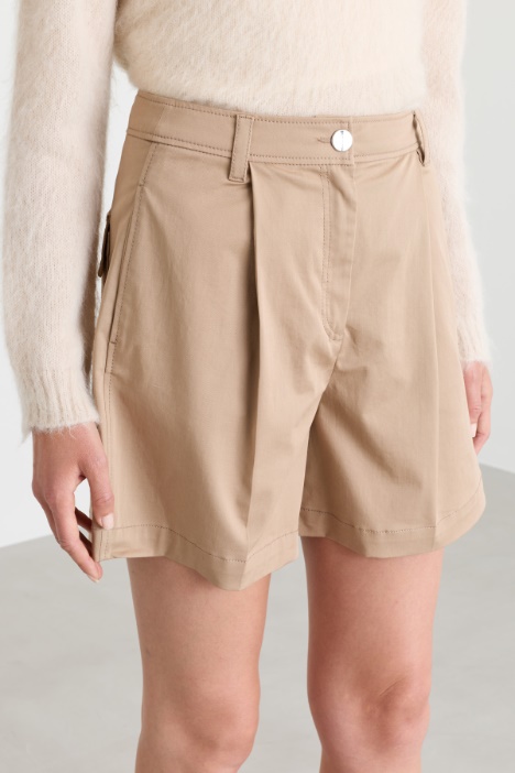 Short in gabardina