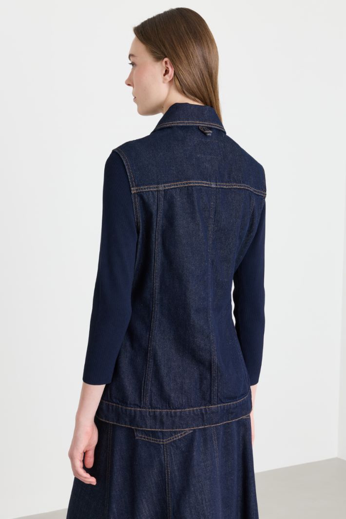 Fitted denim gilet with contrast stitching - BLUE - Intrend - 4