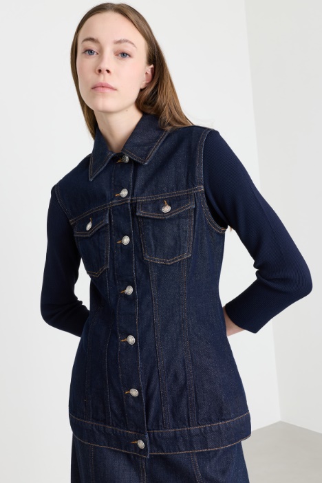 Gilet aderente con impunture