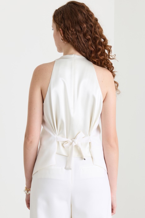 Gilet in gabardina di lana e raso con scollo incrociato
