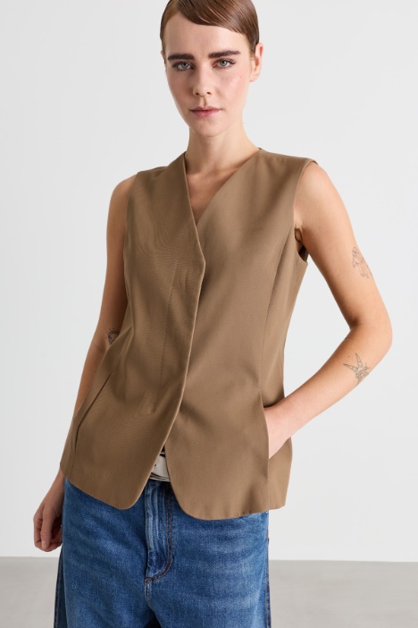 Gilet semiaderente in twill di cotone