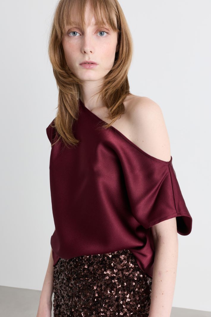 Asymmetric draped satin top - BORDEAUX - Intrend - 3