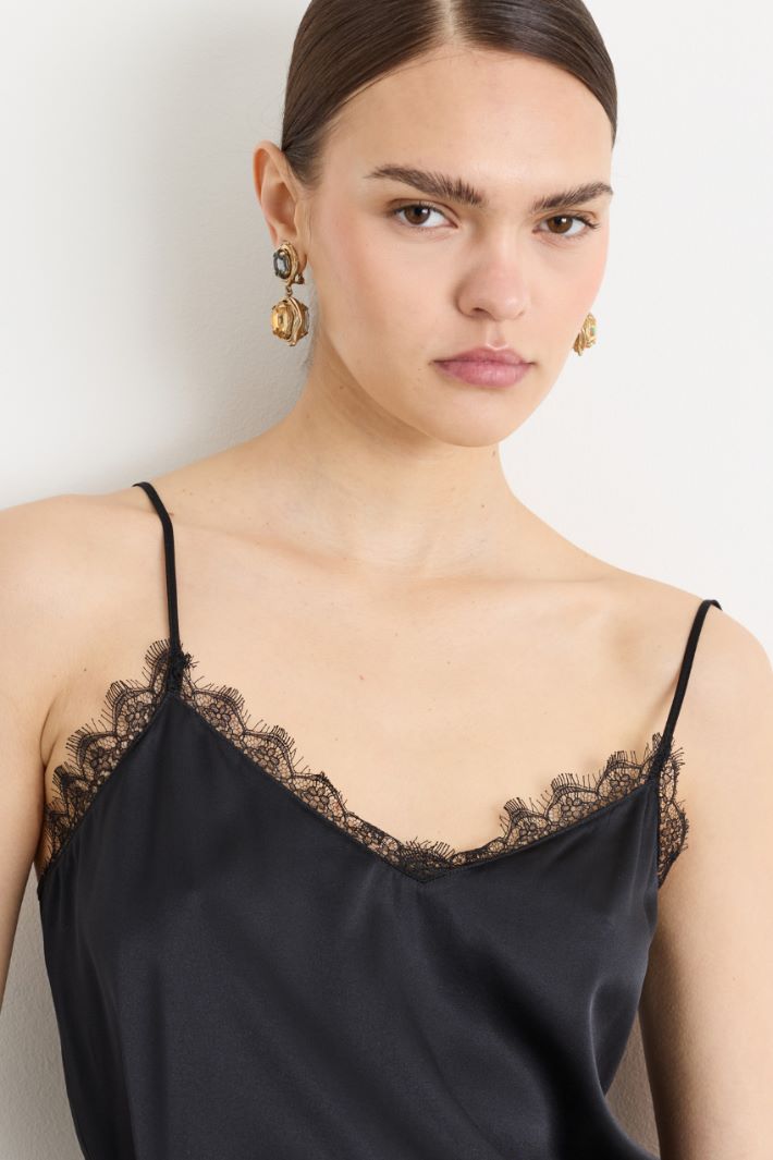 Top a V in raso - NERO - Intrend - 3