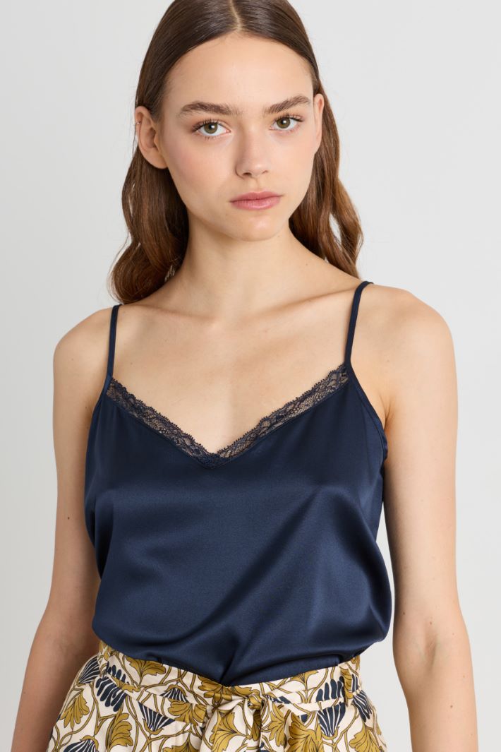 Top a V in raso - BLU - Intrend - 3