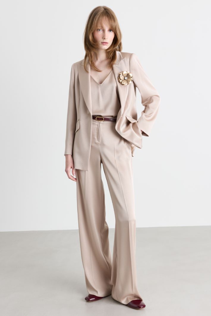 V-neck top - BEIGE - Intrend