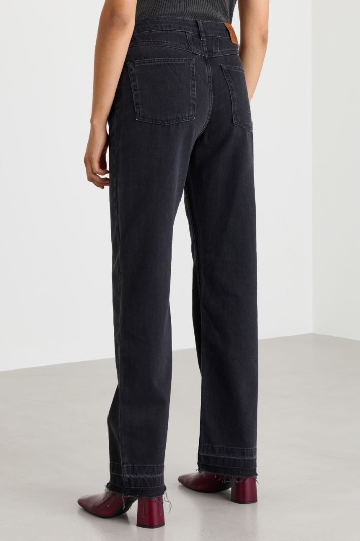 Straight jeans with a raw hem - BLACK - Intrend - 4
