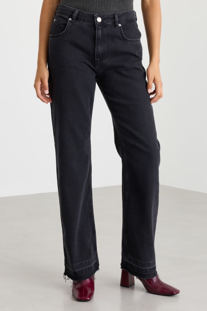 Straight jeans with a raw hem - BLACK - Intrend - 2