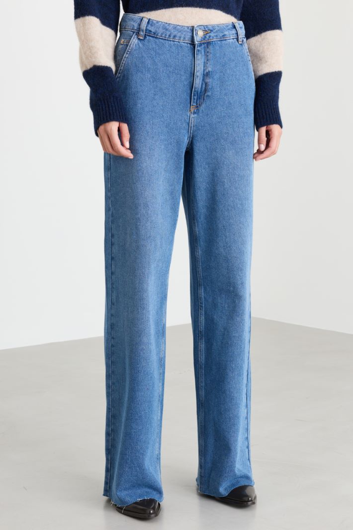 Wide-leg jeans with turn-ups - LIGHT BLUE - Intrend - 2