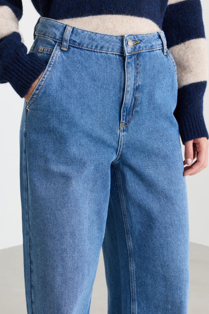 Wide-leg jeans with turn-ups - LIGHT BLUE - Intrend - 3