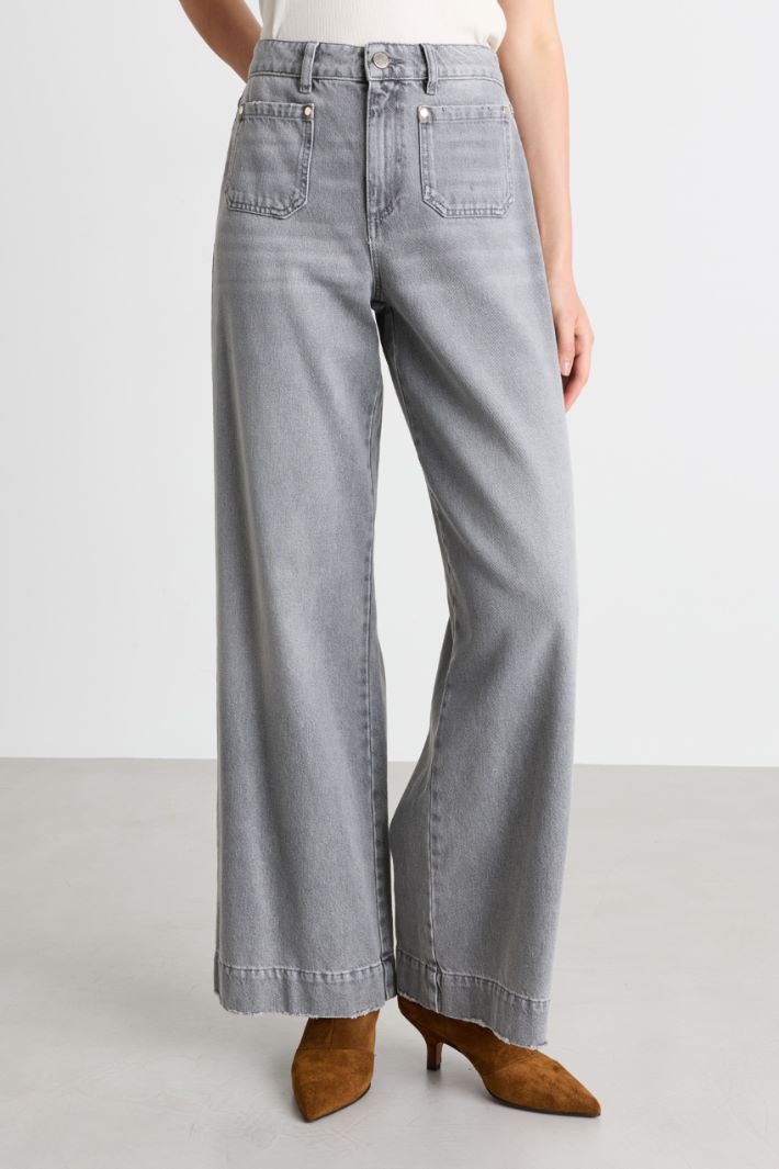 Vaqueros con bolsillos de parche - GRIS - Intrend - 2