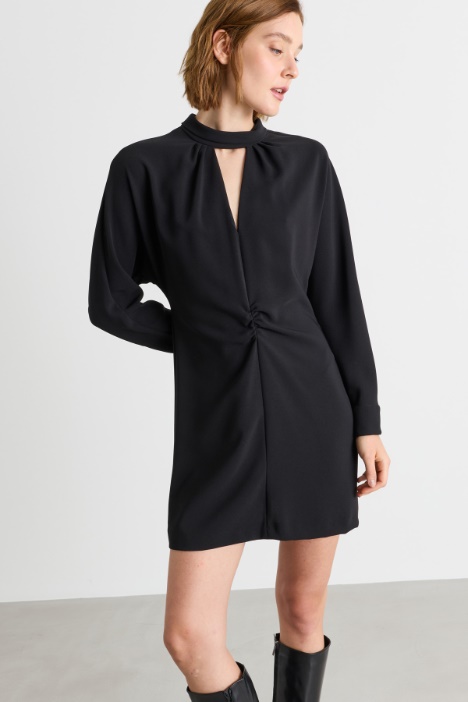 Abito tubino in cady con cut-out e bottoni gioiello